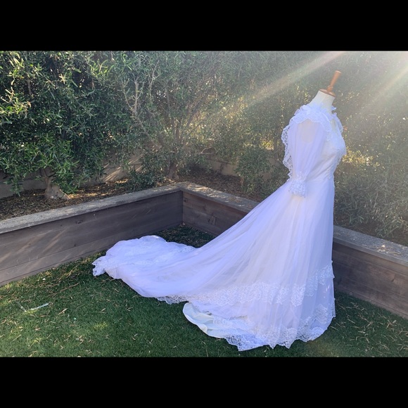 Vintage 1970’s Wedding Dress - Picture 4 of 9